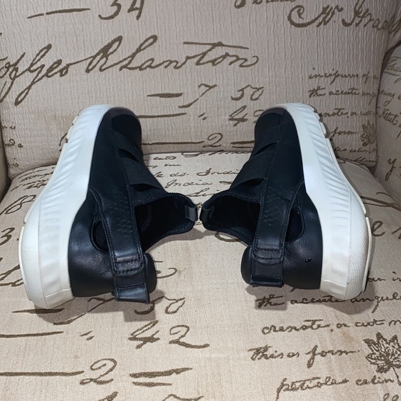 Ecco - Picture 6 of 15